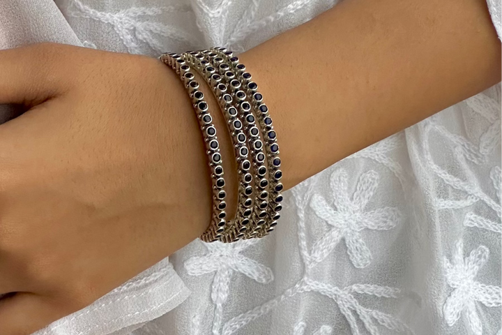 SILVER BLUE STONE BANGLE 