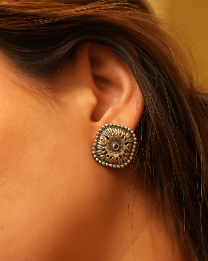 Minimalist_Oxidised_Silver_Studs