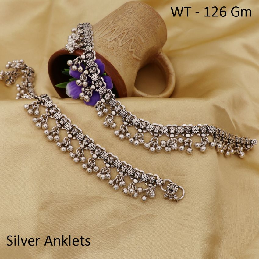 Types of Foot Jewelry – How to Dress Your Feet