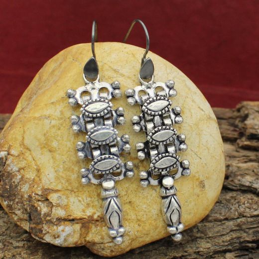 Silver earrings with eye shape design