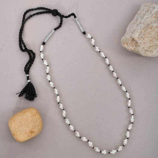 Single layer wax beads dholki silver necklace